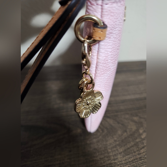 Coach Powder Pink Corner Zip Wristlet. Nwt - Picture 3 of 4